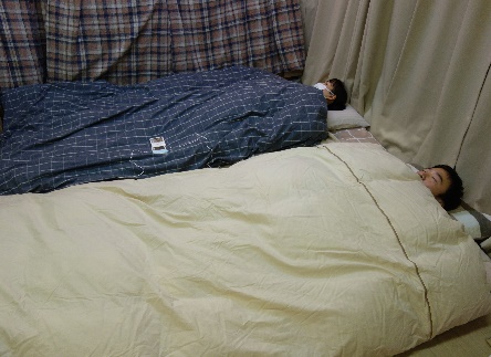 睡眠する人